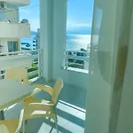 Coastside Apts Апартаменты *