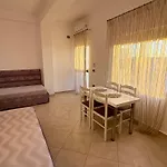 Coastside Apts Апартаменты *