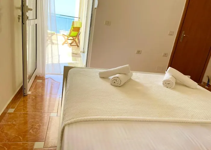 Apartment Coastside Apts